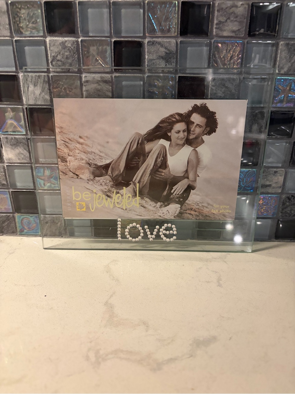 SIXTREES 4x6 Rhinestone "love" Photo Frame